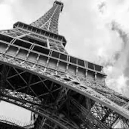 Lovely Betwen Paris And Eurodisney *