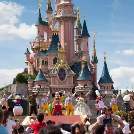 Lovely Betwen Paris And Eurodisney